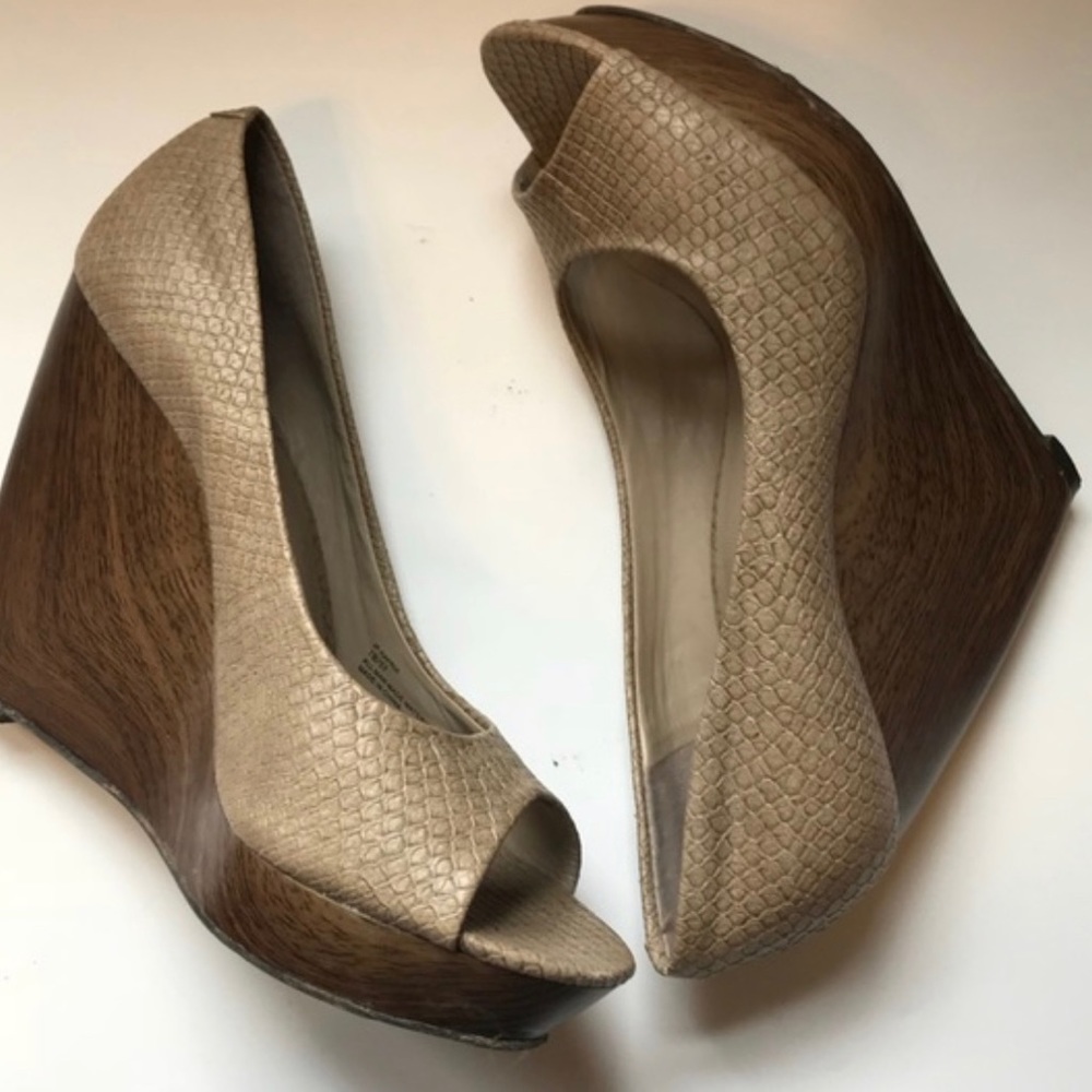 Jessica Simpson - Kaprix Open Toe Wood Wedge Heel in Taupe.